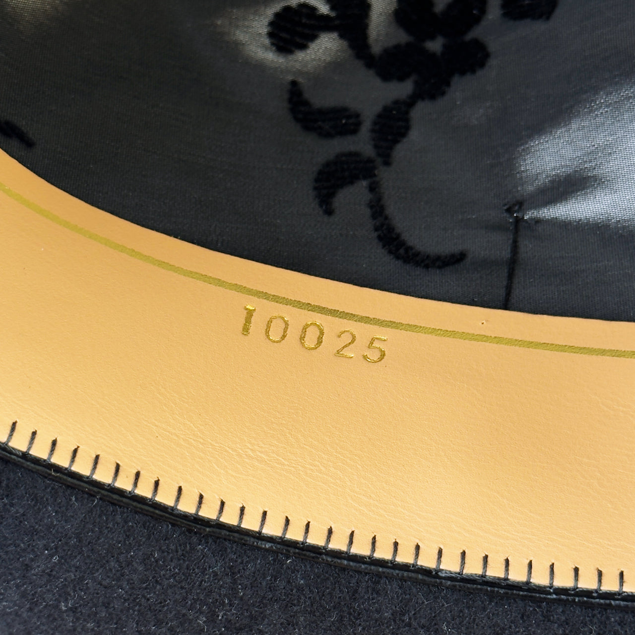 Numeración interior 10025 del sombrero GOYO